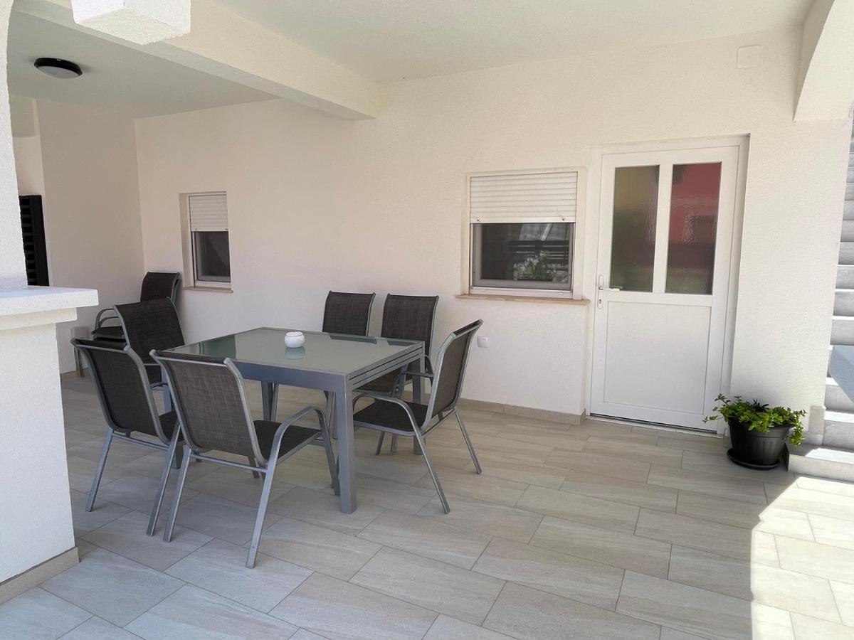 Apartmenthouse Ines Vir Exterior photo