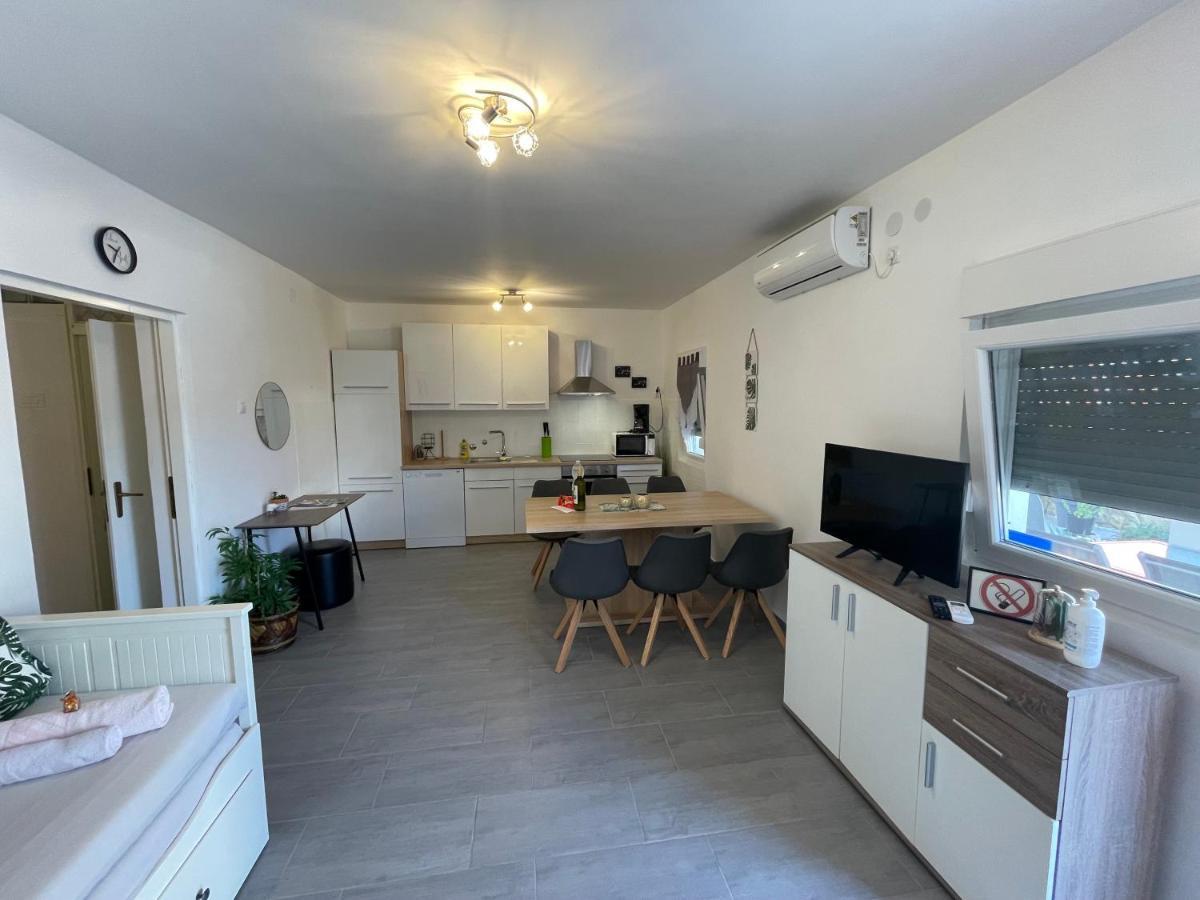 Apartmenthouse Ines Vir Exterior photo