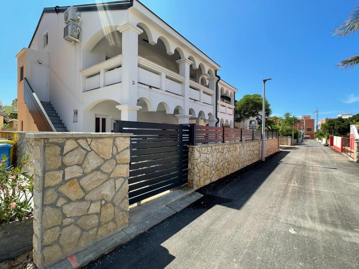 Apartmenthouse Ines Vir Exterior photo