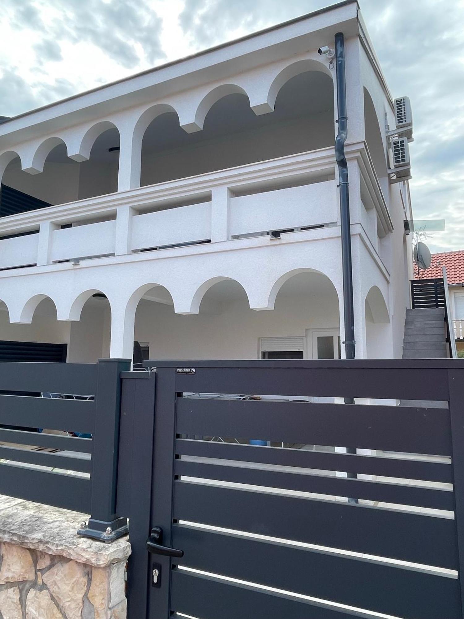 Apartmenthouse Ines Vir Exterior photo